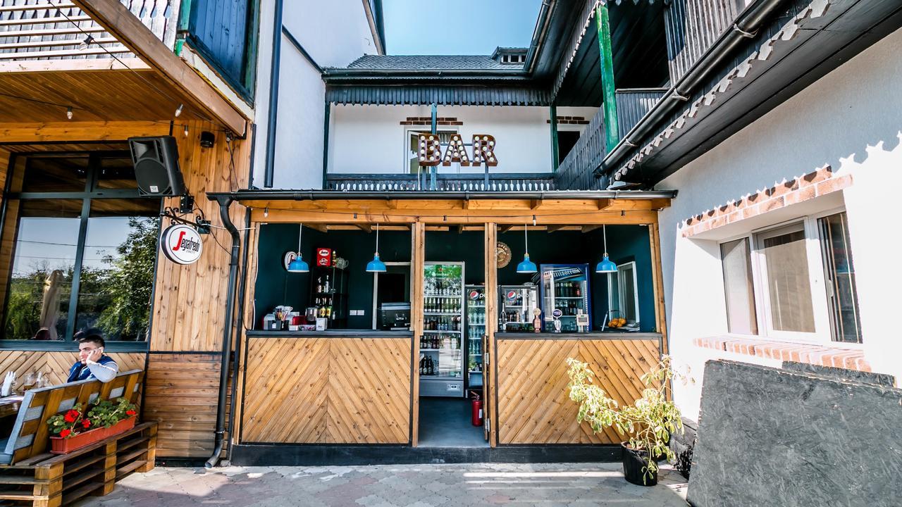 Pensiunea Belvedere 티르구 네암트 외부 사진