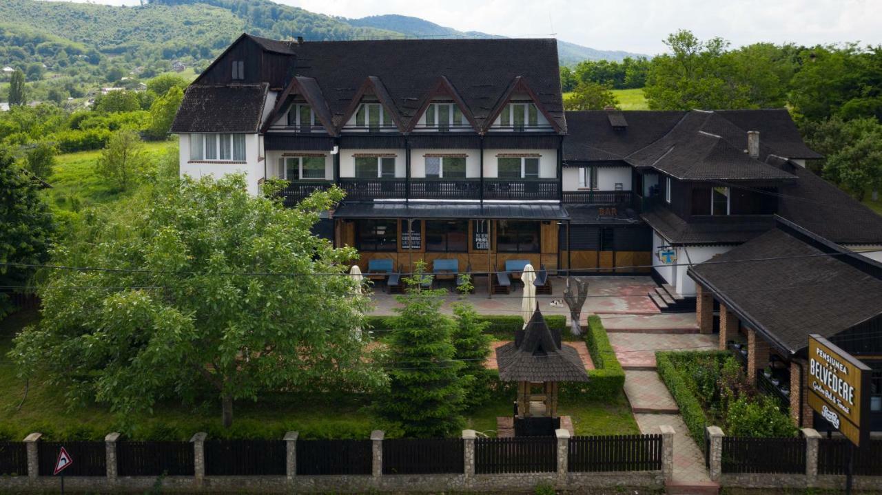 Pensiunea Belvedere 티르구 네암트 외부 사진